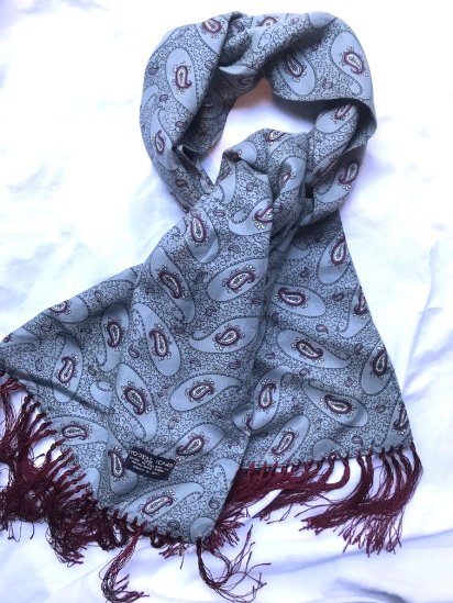 <img class='new_mark_img1' src='https://img.shop-pro.jp/img/new/icons50.gif' style='border:none;display:inline;margin:0px;padding:0px;width:auto;' />Vintage Tootal Scarf Made in England Gray Paisley