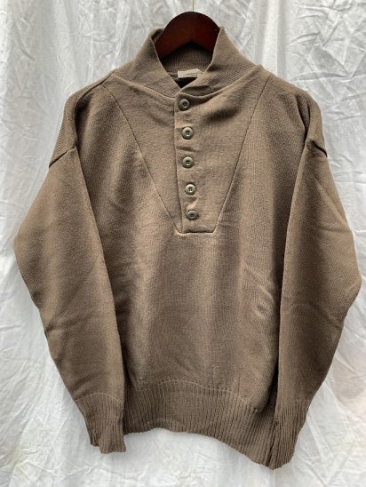 <img class='new_mark_img1' src='https://img.shop-pro.jp/img/new/icons50.gif' style='border:none;display:inline;margin:0px;padding:0px;width:auto;' />90's  US ARMY  5 Button Henley Neck Knit 