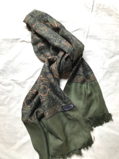 <img class='new_mark_img1' src='https://img.shop-pro.jp/img/new/icons50.gif' style='border:none;display:inline;margin:0px;padding:0px;width:auto;' />Vintage Tootal Scarf Made in England Green Batik