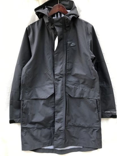 <img class='new_mark_img1' src='https://img.shop-pro.jp/img/new/icons50.gif' style='border:none;display:inline;margin:0px;padding:0px;width:auto;' />NIKE Storm Fit ADV Waterproof Parka