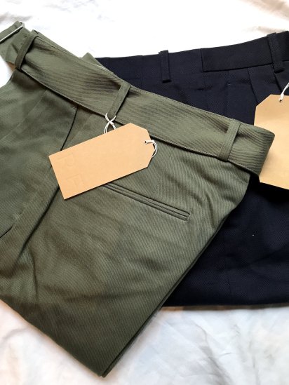 月/RICHFIELD "T-5" Mercerization Chino Fabric 2 Tuck Wide Tappered Trousers Made in Japan