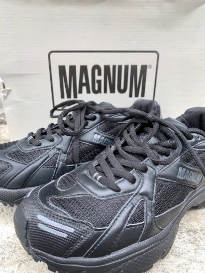 <img class='new_mark_img1' src='https://img.shop-pro.jp/img/new/icons50.gif' style='border:none;display:inline;margin:0px;padding:0px;width:auto;' />Dead Stock British Military Woman's Training Shoes by MAGNUM Black (Size: UK 8)