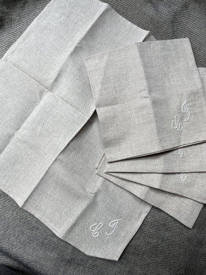 <img class='new_mark_img1' src='https://img.shop-pro.jp/img/new/icons50.gif' style='border:none;display:inline;margin:0px;padding:0px;width:auto;' />Dead Stock French Vintage Linen Handkerchief