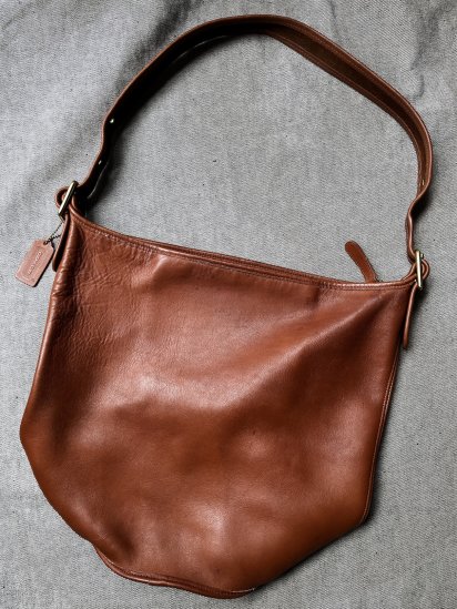 <img class='new_mark_img1' src='https://img.shop-pro.jp/img/new/icons50.gif' style='border:none;display:inline;margin:0px;padding:0px;width:auto;' />Old Coach Leather Shoulder Bag Made in U.S.A Tan / 2