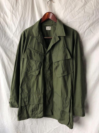 <img class='new_mark_img1' src='https://img.shop-pro.jp/img/new/icons50.gif' style='border:none;display:inline;margin:0px;padding:0px;width:auto;' />60's Vintage US ARMY Jungle Fatigue Jacket 