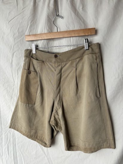 <img class='new_mark_img1' src='https://img.shop-pro.jp/img/new/icons50.gif' style='border:none;display:inline;margin:0px;padding:0px;width:auto;' />40-50's Vintage British Custom Made Khaki Drill Shorts (Size : approx W31)