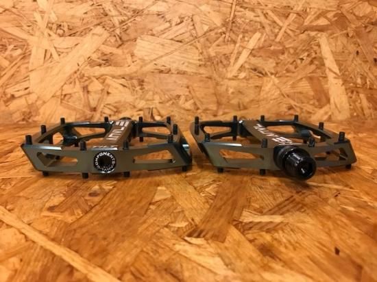 ANVL TILT ALLOY V3 CrMo AXLE PEDAL GRAY 店頭在庫ございます