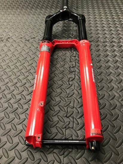 玄武現金特価　30％OFF　2022　MARZOCCHI　Bomber　Z2　29 140 Rail Sweep-Adj 15QRx110 1.5T  44mm　RED　即納可能！ - 玄武　Ｗｅｂ　Ｓｈｏｐ