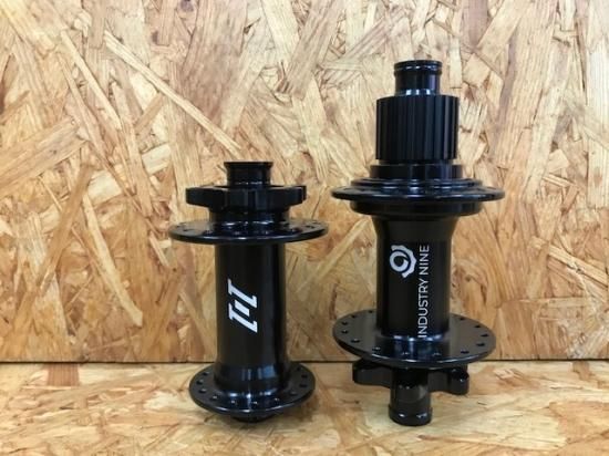 玄武現金特価 25％OFF Industry NINE 101 Hub F&R BOOST 15