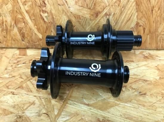 玄武現金特価 25％OFF Industry NINE 101 Hub F&R BOOST 15