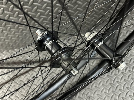 玄武手組ホイール 店頭在庫ございます。 即納可能です！ Shimano XT 8110系 F&R Boost ＆ Stan's FLOW MK 4  29in ＆ DT champion Black - 玄武 Ｗｅｂ Ｓｈｏｐ