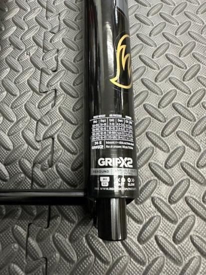 玄武店頭在庫有 2025 FOX 36 FLOAT 29in E-Optimized 160 Grip