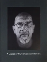 Chuck Close: A Couple of Ways of Doing Something å