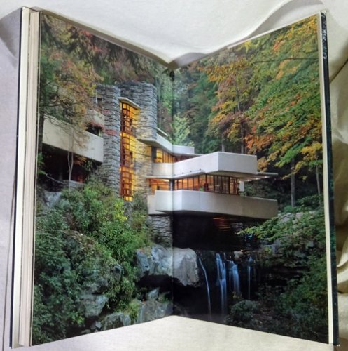 Fallingwater: A Frank Lloyd Wright Country House 落水荘 - 古本買取 