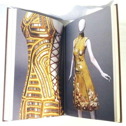 Alexander McQUEEN: Savage Beauty アレキサンダー・マックイーン