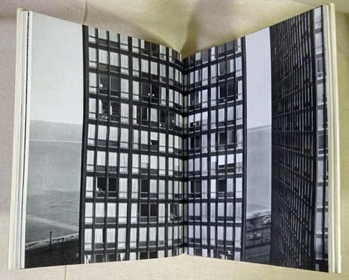 Mies Van Der Rohe: The Art of Structure / Kunst Der Struktur