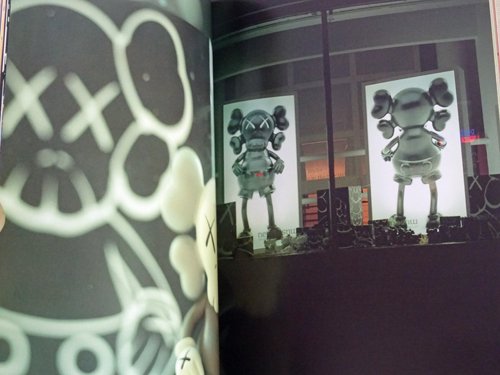 KAWS ONE カウズ作品集 - 古本買取販売 ハモニカ古書店 建築 美術 写真