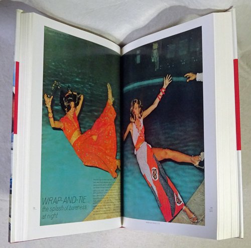 Helmut Newton: Pages From the Glossies ヘルムート・ニュートン - 古本買取販売 ハモニカ古書店 建築 美術  写真 デザイン 近代文学 大阪府古書籍商組合加盟店