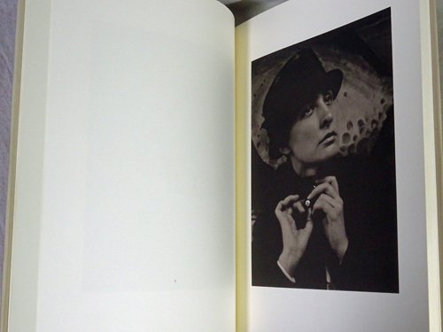 Georgia O'Keeffe: A Portrait by Alfred Stieglitz アルフレッド