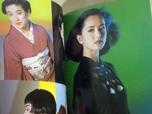 唄女 | 荒木 経惟 |本 | 通販 | Amazon