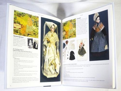 French Dolls in Folklore Costume 1835-1917 民族衣装を着た