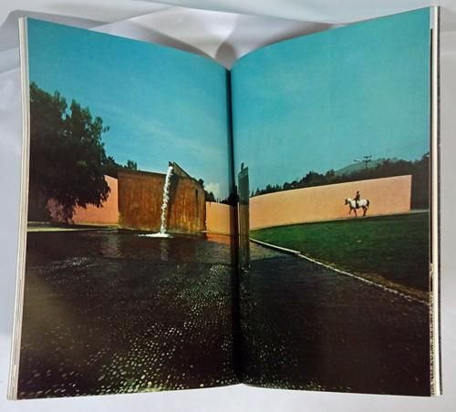 The Architecture of Luis Barragan ルイス・バラガン - 古本