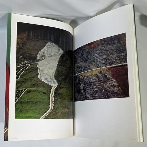 新入荷！『柴田敏雄：ランドスケープ 2008-2009』 - Blog | AKIO