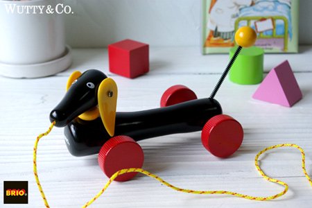 BRIO(ブリオ) プルトイ ダックスフント ダッチーS 北欧玩具*木のおもちゃ｜【キッズ雑貨】 - インテリア雑貨 | キッチン雑貨 |  ファッション雑貨 | ステーショナリー | WUTTY ＆ Co.