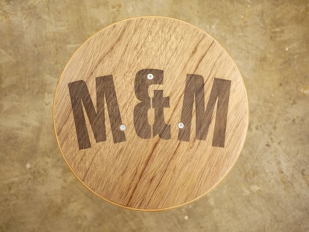 m&m furniture 丸スツール(小)-レーザー彫-（M&Mロゴ） 20AW | 奈良市 