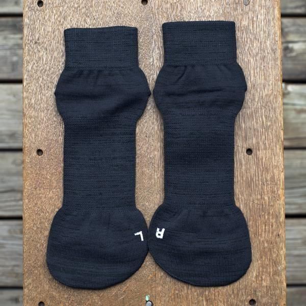  YUBI SOCKS  Natural Shape Quarter Crew Axio Wool
