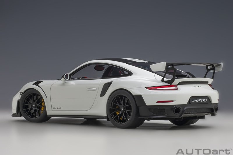 オートアート】 1/18 ポルシェ 911 （991.2） GT2 RS ヴァイザッハ