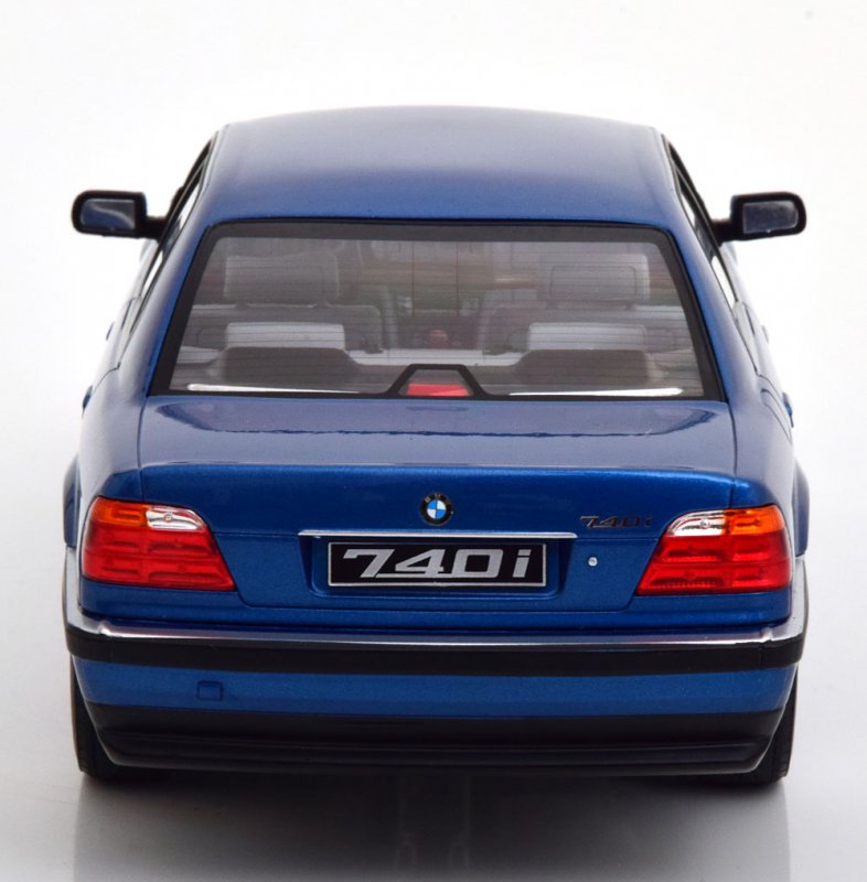 セール！！【KKスケール】 1/18 BMW 740i E38 1.series 1994 blue-metallic  [KKDC180362]・ミニカー通販専門店ミニカーショップロビンソンからお届けします。