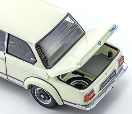 京商】 1/18 BMW 2002 ターボ (ホワイト)  [KS08544W]＊開閉機構付き・ミニカー通販専門店ミニカーショップロビンソンからお届けします。