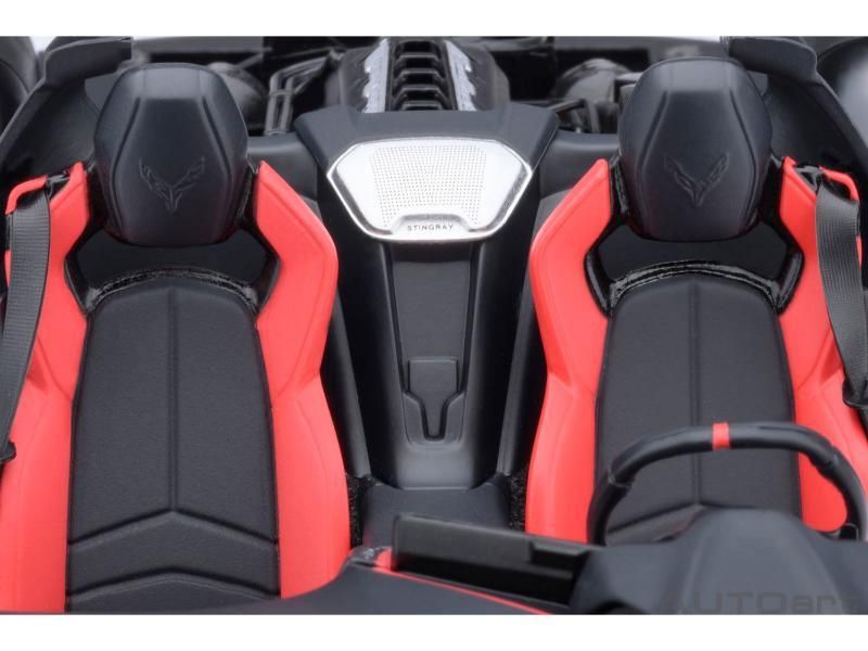 モーターボックス　コルベットスティングレイ オートアート】 1/18 シボレー コルベット （C8） スティング