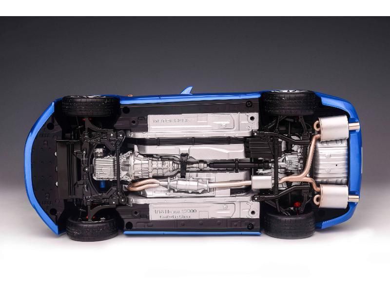 青いゴーペッド GMが新型「コルベット」のオープンモデルを発表 レースカーの