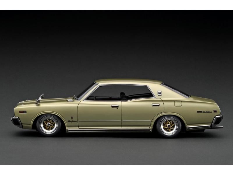 1/18 Nissan Gloria 330改Gold[イグニッションモデル] 1/18 Ignition Model Nissan Gloria Brougham (330) (Gold) Car