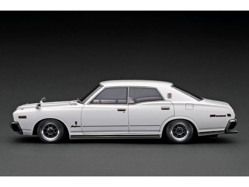 イグニッションモデル】 1/18 日産 セドリック ブロアム (330