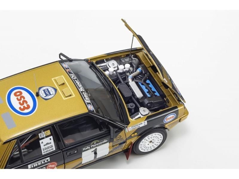 京商】 1/18 ランチア デルタ HF 4WD ピアンカヴァッロ ラリー