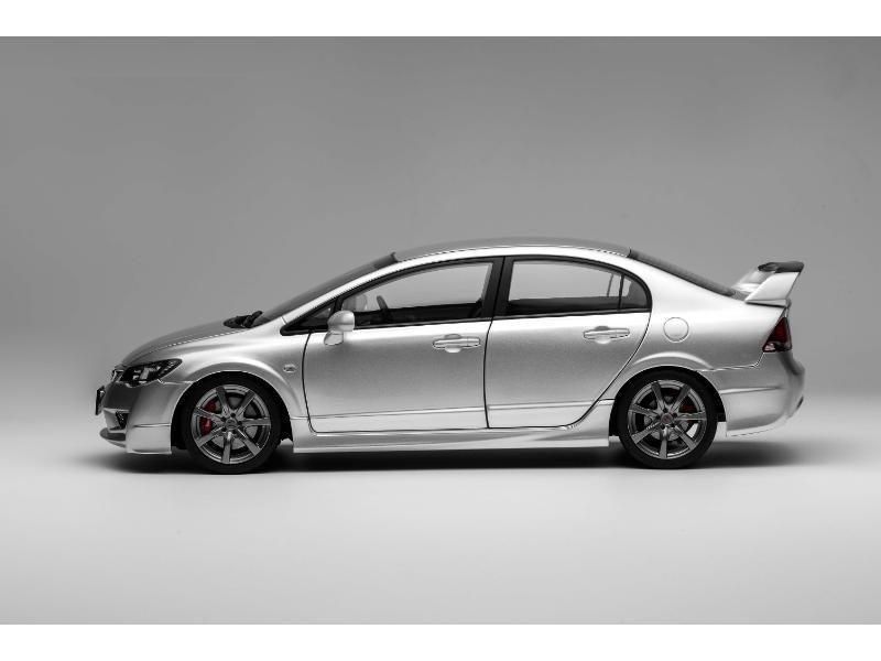 モーターヘリックス】 1/18 ホンダ シビック タイプ R（FD2) 2007 Late