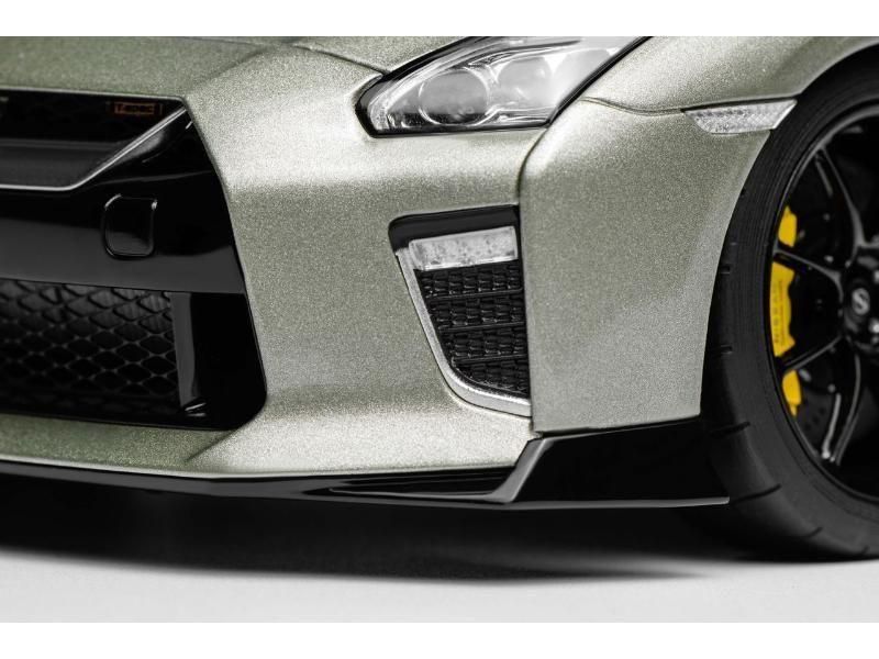 モーターヘリックス MOTORHELIX】 1/18 日産 GT-R (R35) トラック