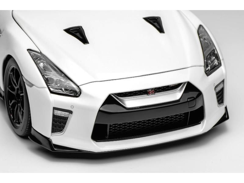 モーターへリックス】 1/18 日産 GT-R (R35) トラックエディション