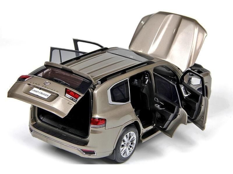 オーダー商品⭐︎13 LCDモデル 1/18 ランドクルーザー300 ZX ホワイト