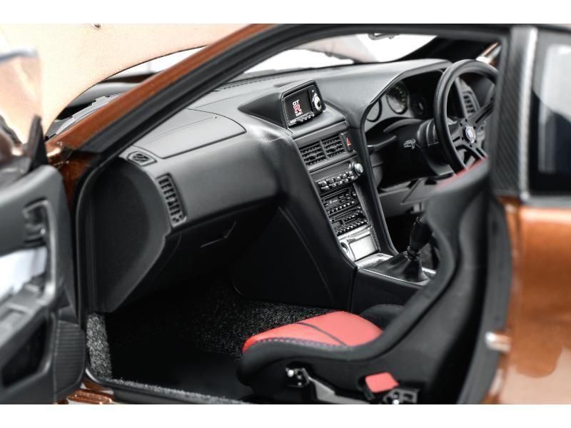 モーターヘリックス】 1/18 日産スカイライン GT-R (R34) CUSTOMIZED