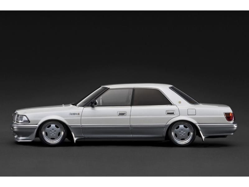 イグニッションモデル】 1/18 トヨタ クラウン ロイヤルサルーン G