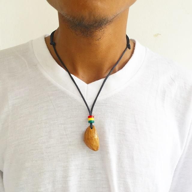 ラッキーシード ひもネックレス ラスタカラー (ジャマイカ手作り品