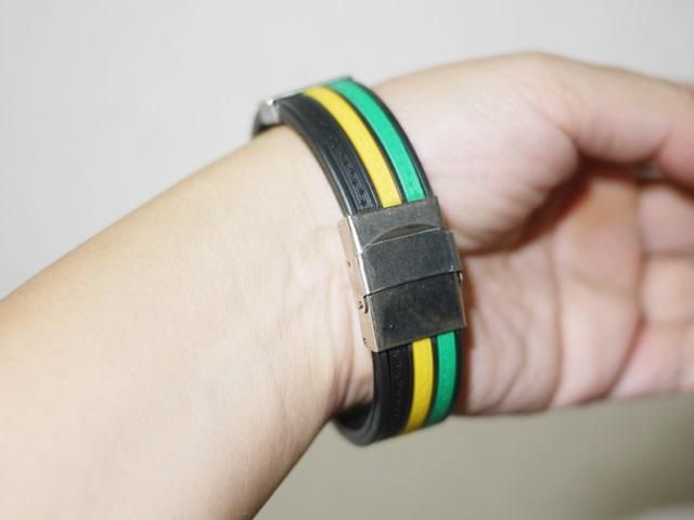 メンズ アクセサリー ブレスレット 腕輪 ジャマイカ カラーのシリコンゴム 十字架柄 Reggae Mart レゲエファッションとレゲエグッズの通販ネットショップ レゲエ マート メンズ アクセサリー ブレスレット 腕輪 ジャマイカ カラーのシリコンゴム 十字架柄 Reggae Mart レゲエファッションとレゲエグッズの通販ネットショップ レゲエ マート