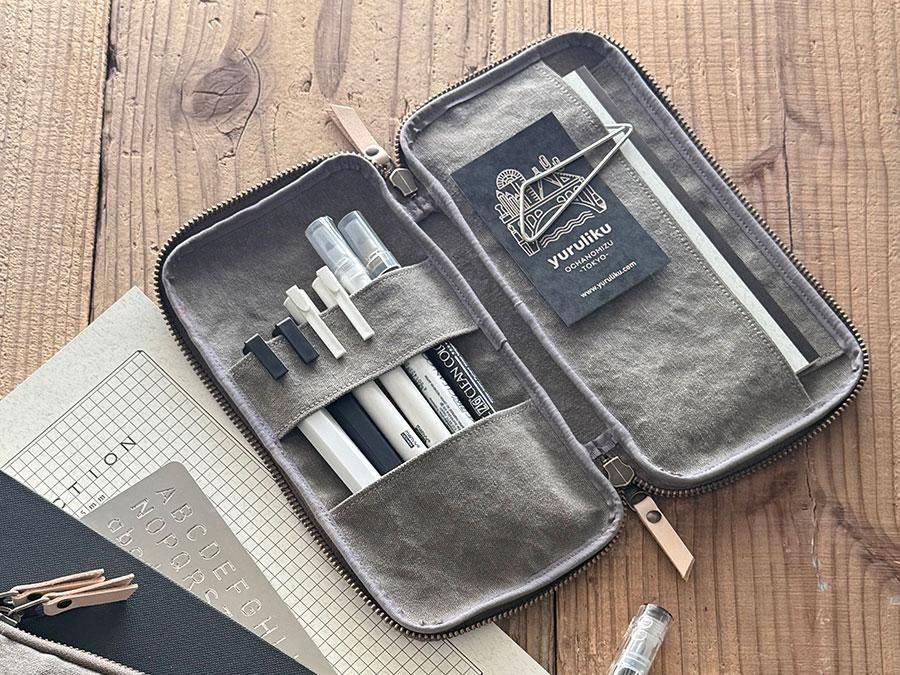 フラットにスマート収納。大人の手帳型ペンケース｜FLAT tool